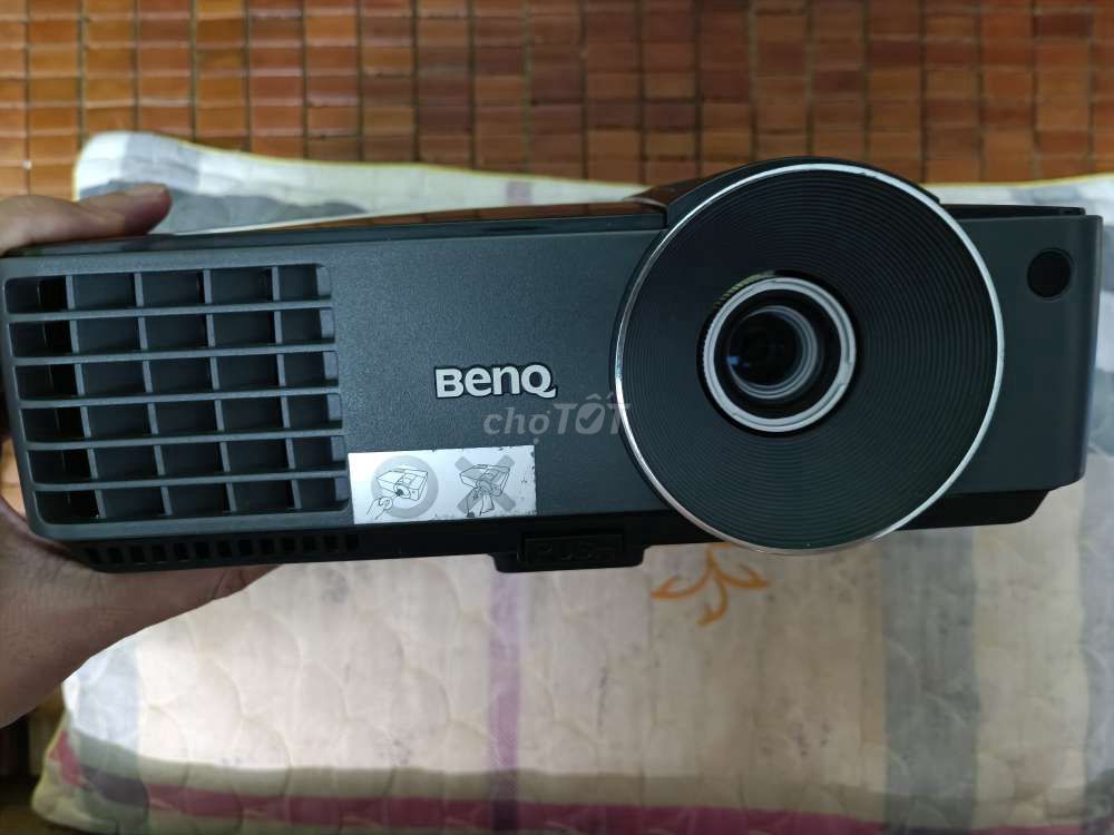 Mùa bóng đá đã đến Bán máy chiếu BenQ DLP có HDMI