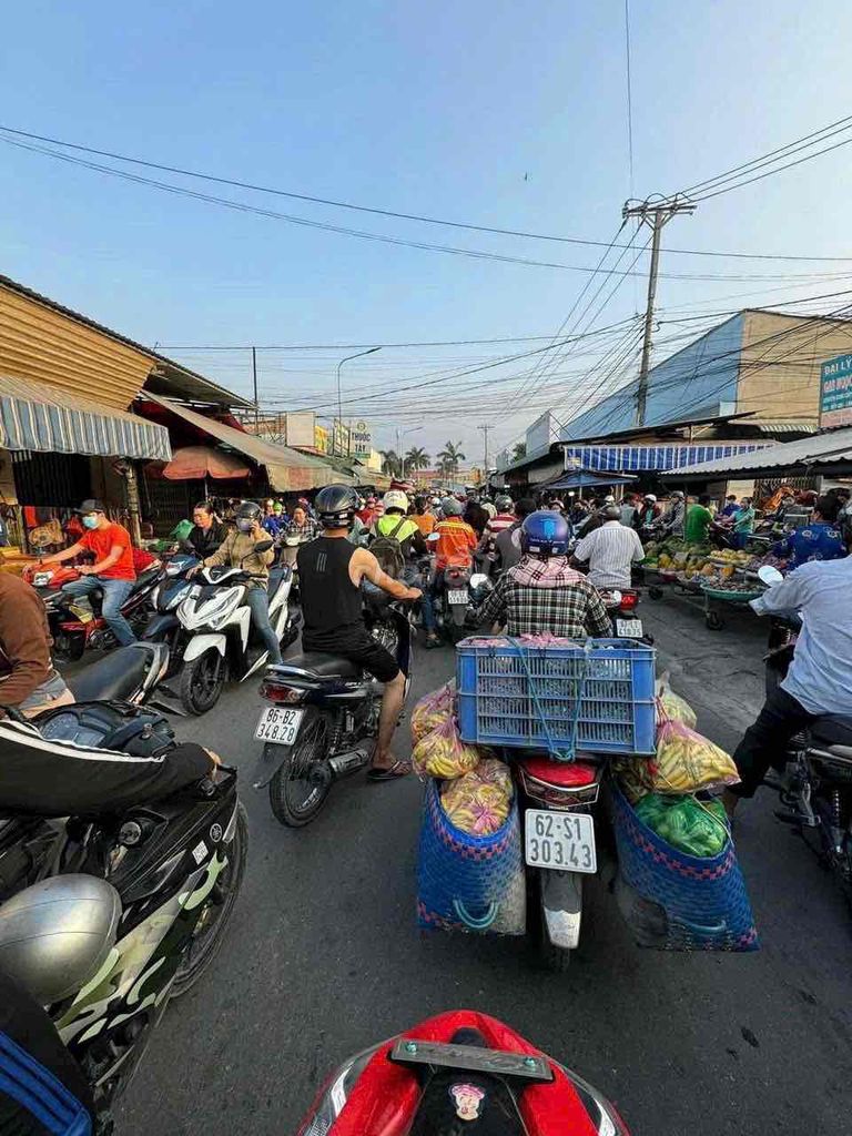 Kẹt ngân hàng bán gấp căn nhà mặt tiền chợ cực đẹp