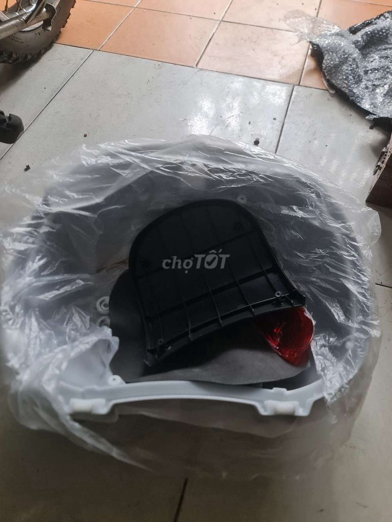 Thùng nhựa sau xe máy . Mua bán Nội thất, đồ gia dụng khác tại Quận 12 Tp Hồ Chí Minh được đăng bởi võ văn khôi hình 1