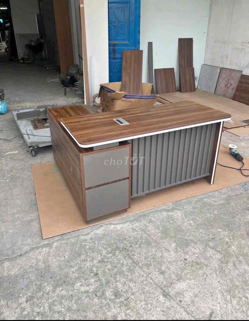 Bàn giám đốc gỗ công nghiệp. Mua bán Bàn ghế tại Thành phố Thủ Dầu Một Bình Dương được đăng bởi Hồng Nhung hình 1