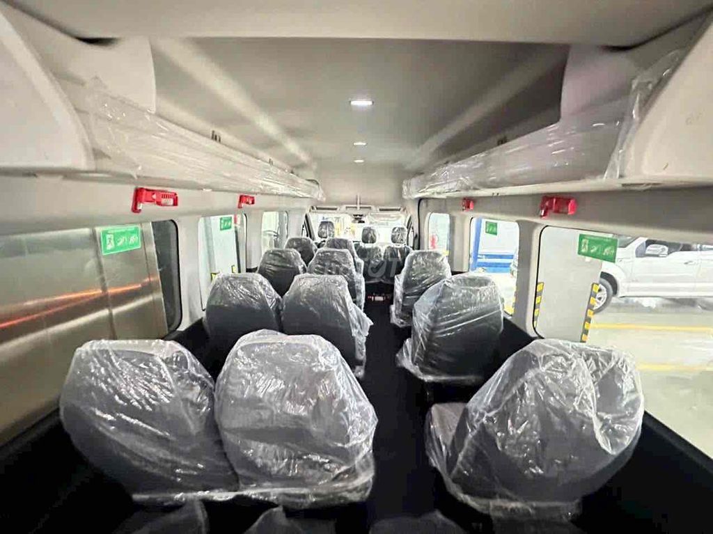 Transit Premium 18 chỗ màu Trắng xe sẵn giao ngay. Mua bán Ô tô tại Huyện Châu Thành Tiền Giang được đăng bởi Khiêm Ford Phú Mỹ hình 6