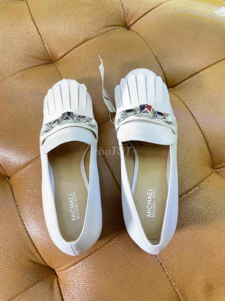 Giày lười Michael Kors Nữ Da 5.5. Mua bán Giày dép tại Huyện Trảng Bom Đồng Nai được đăng bởi Lâm thiên đường hàng hiệu hình 1