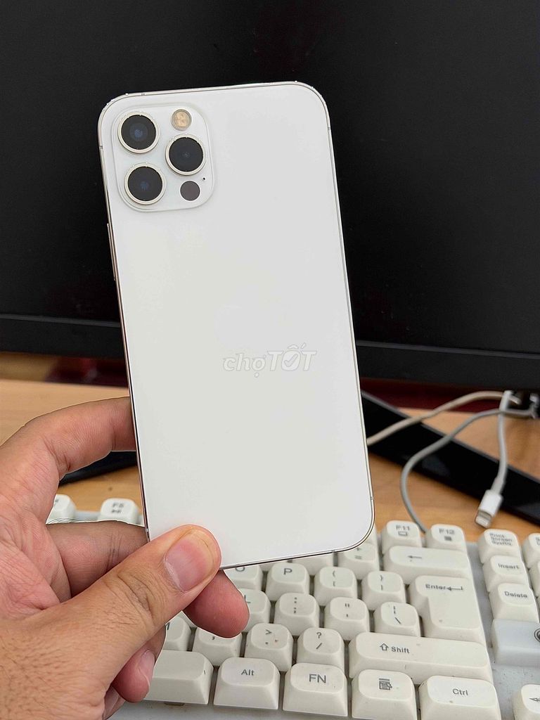 Apple iPhone 12 Pro 256GB Trắng Like New Quốc Tế. Mua bán Điện thoại tại Quận Ninh Kiều Cần Thơ được đăng bởi Cầm Đồ Tấn Lợi hình 1