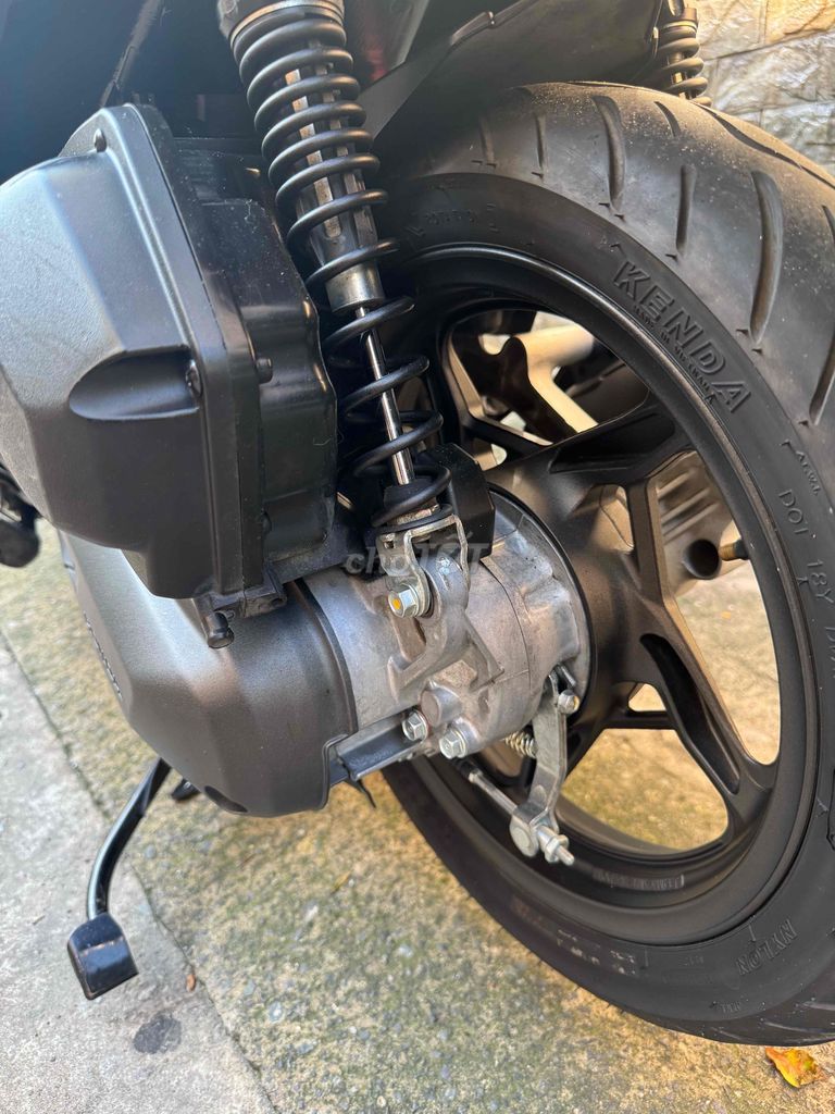 AB 125cc 2023 4Val Phiên Bản Đặc Biệt Đen Vàng. Mua bán Xe máy tại Quận 10 Tp Hồ Chí Minh được đăng bởi Sky PK hình 5