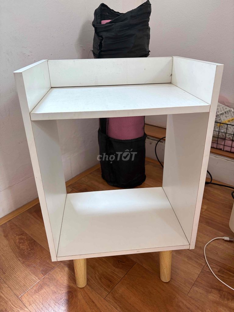 Kệ đầu giường gỗ trắng. Mua bán Tủ, kệ gia đình tại Quận Hoàng Mai Hà Nội được đăng bởi Minh Anh hình 1