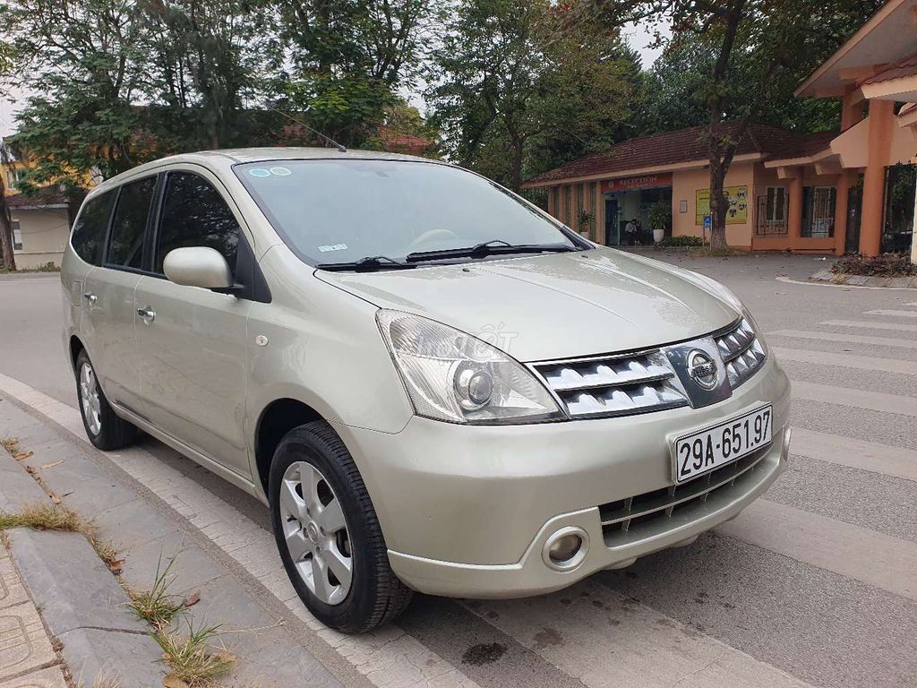 Bán nissan livina 1.8 AT 2011 chính chủ