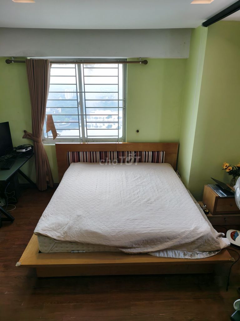 Khung giường gỗ ép 1m8x2m có đệm đầu giường. Mua bán Giường, chăn ga gối nệm tại Quận Hà Đông Hà Nội được đăng bởi Phuong Trinh Xuan hình 1
