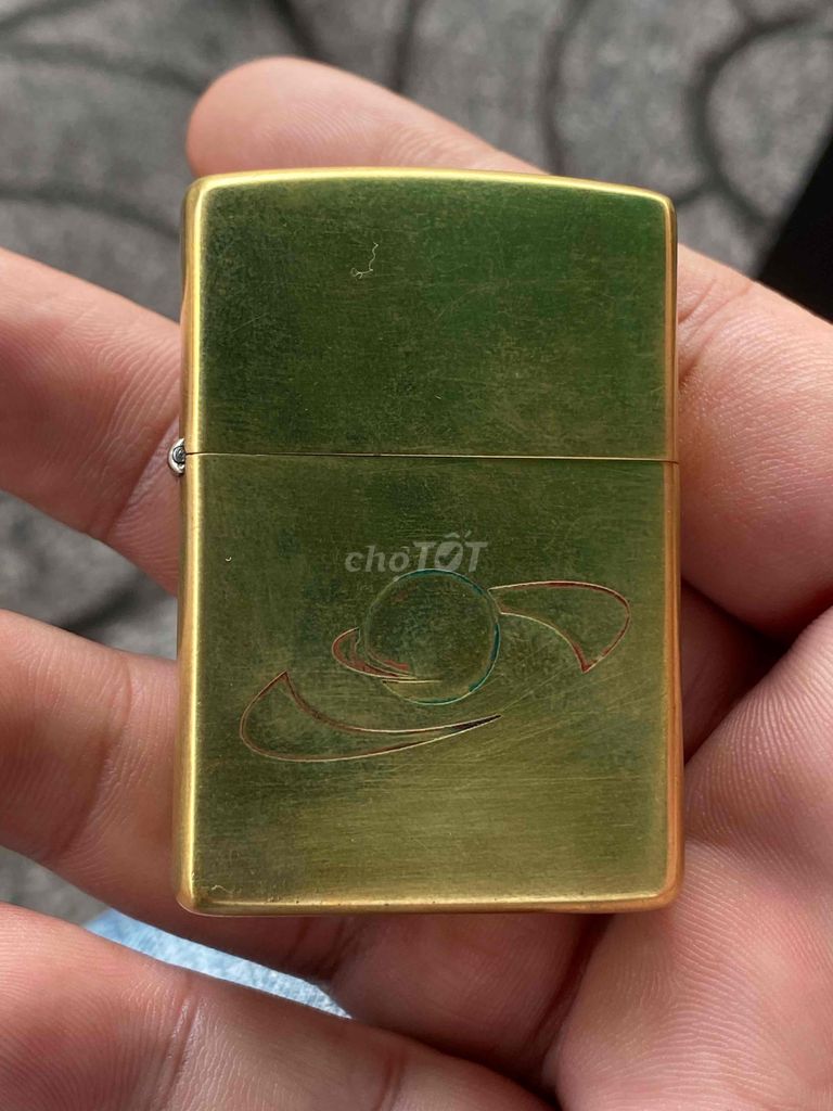 Zippo Mỹ la mã XIV (1998) vỏ đồng zin đẹp.