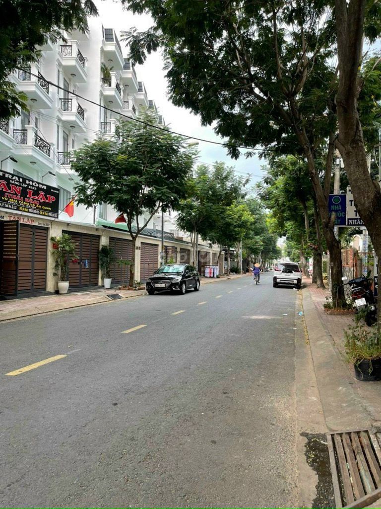 Nhà Mặt Tiền Nguyễn Thị Xinh Giảm 1 tỷ Bán Gấp