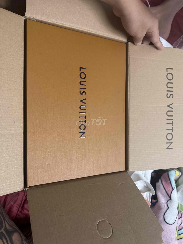 Túi đeo chéo Louis Vuitton Da Đen. Mua bán Túi xách tại Thành phố Thuận An Bình Dương được đăng bởi tô đình bảo hình 1