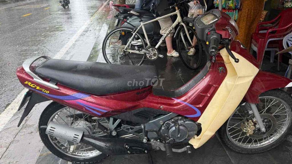 Suzuki RGV120 красный