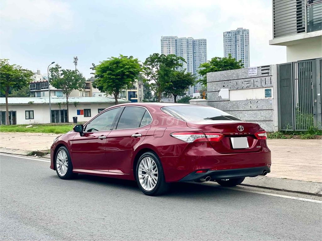 Toyota Camry 2.5Q 2020 Красный, Таиланд, 26 000 км