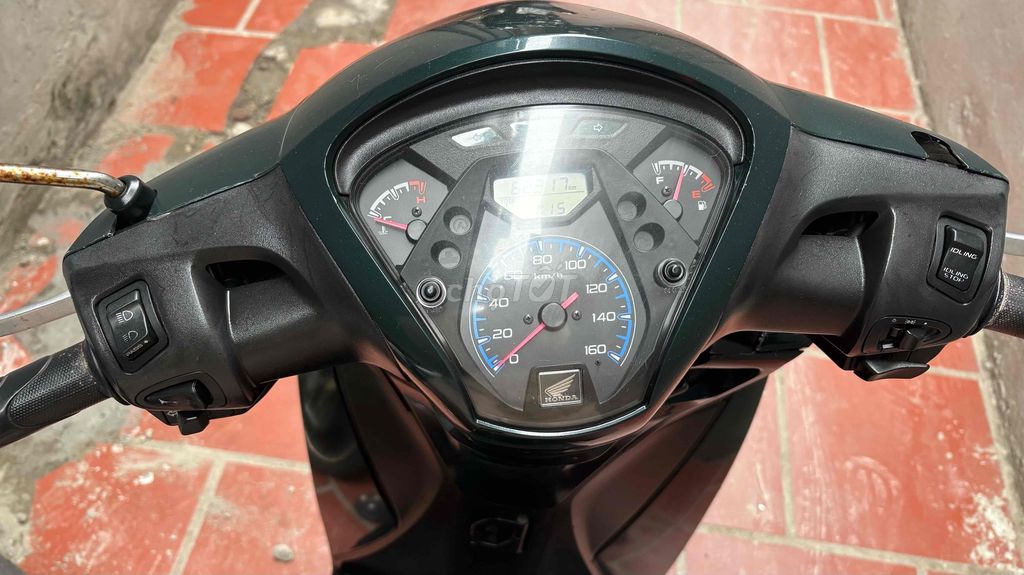 Honda SH оливкового цвета
