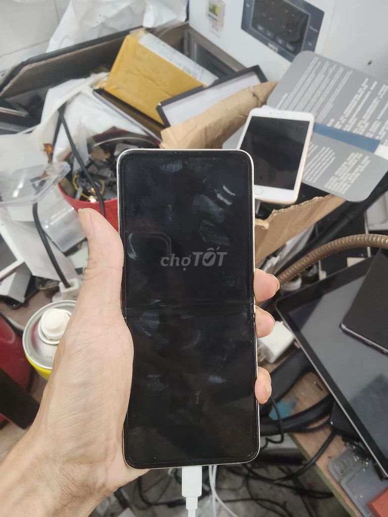 Samsung Z Flip 3 Kem Hư màn hình. Mua bán Điện thoại tại Quận Thanh Khê Đà Nẵng được đăng bởi Dương khánh alo 04 hà huy tập Đà nẵng hình 1
