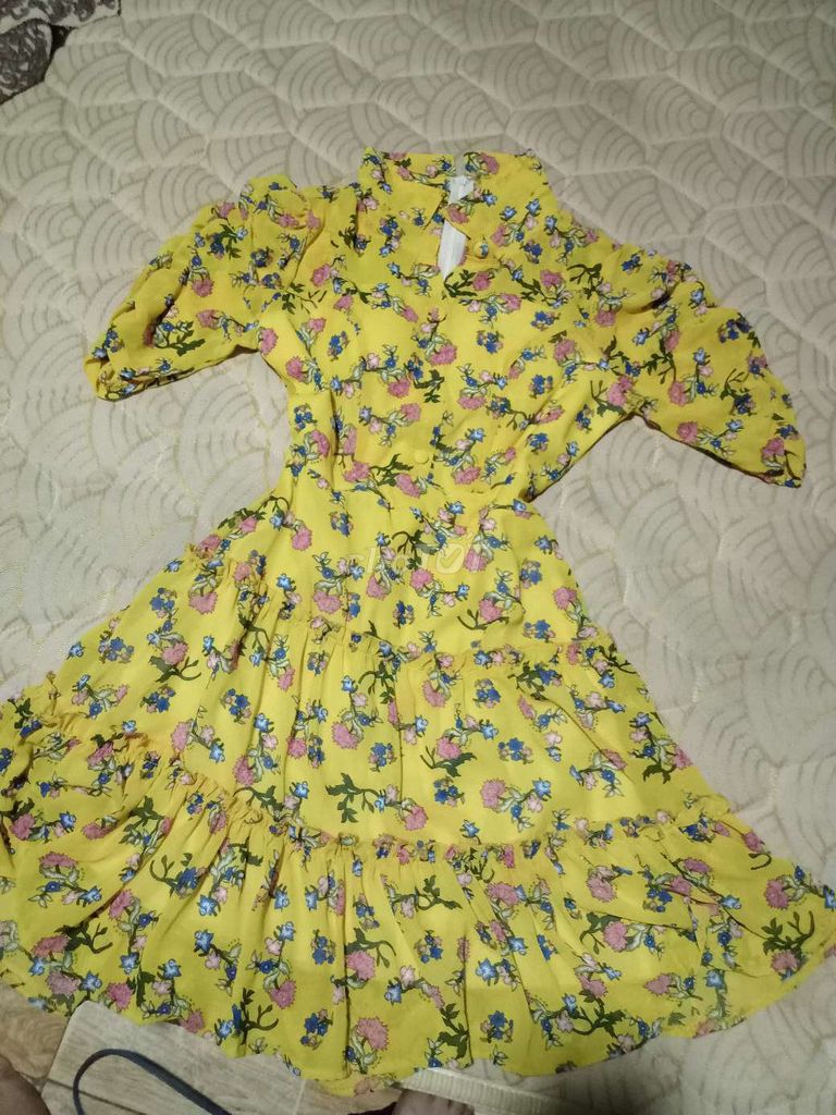 Đầm Nữ Hoa nhí Vàng size M. Mua bán Quần áo tại Huyện Lấp Vò Đồng Tháp được đăng bởi Kiều Nguyễn hình 1