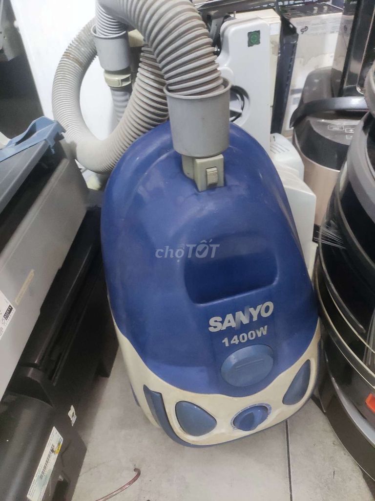 Máy hút bụi sanyo xanh có dây hút 150k cho thợ