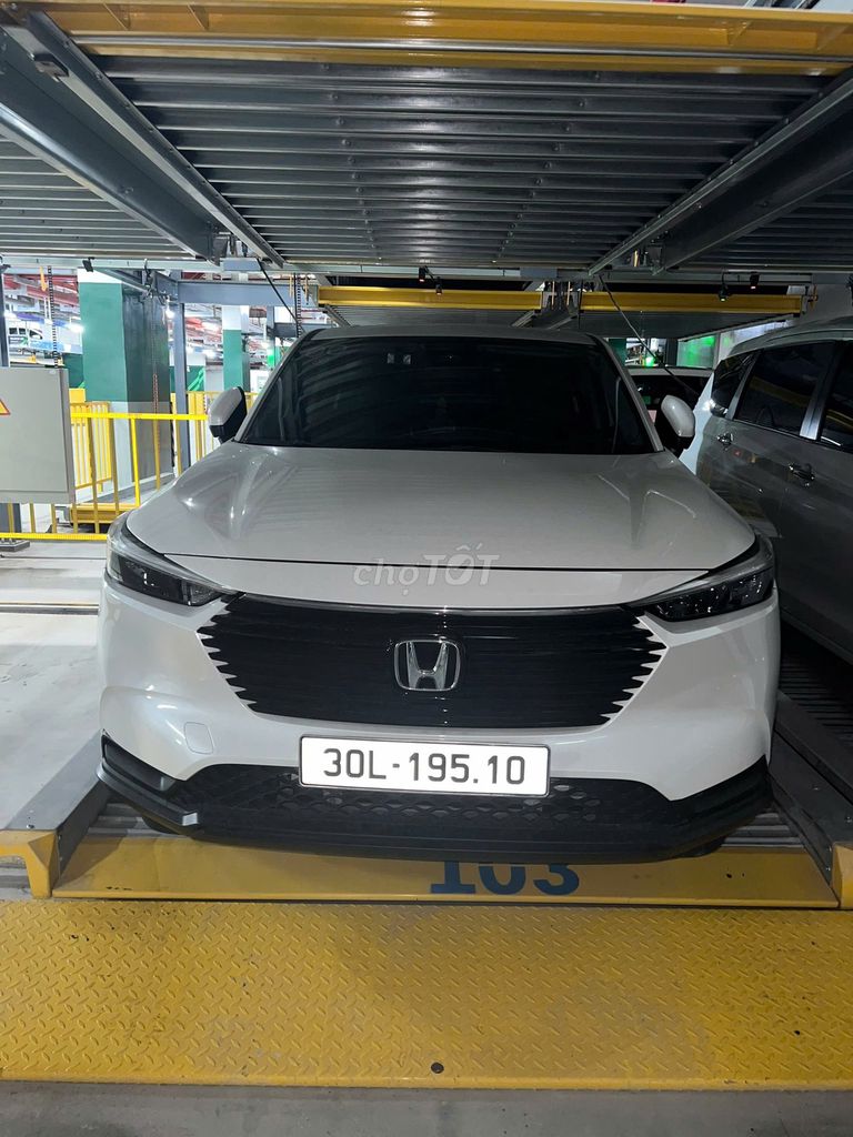 Honda HR-V 2023 L - 9000 km. Mua bán Ô tô tại Thành phố Dĩ An Bình Dương được đăng bởi Hồng hình 1