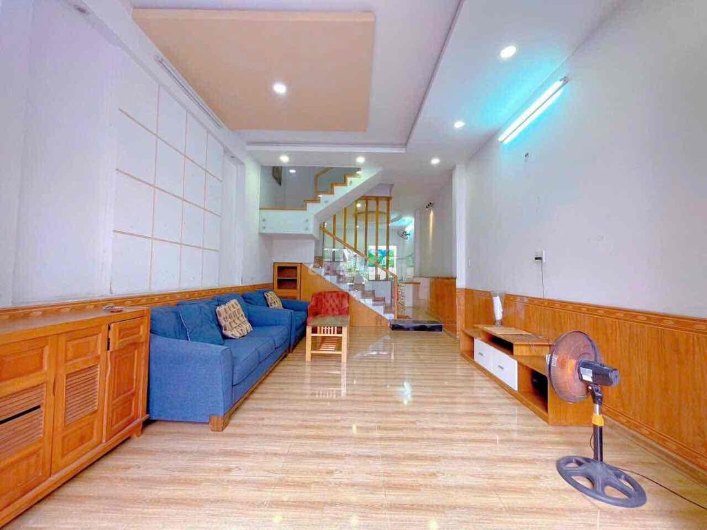 Nhà 3 lầu, HXH, DT 4.2X15m, 6.1 TỶ TL đường Nguyễn Văn khối, Gò Vấp