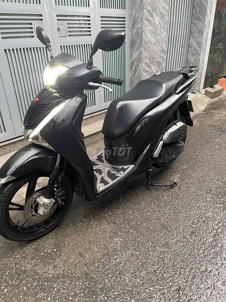 SH 125 2018 Đen Nhám Nguyên Zin Đi Ít Cực Chất Ạ. Mua bán Xe máy tại Quận Hoàng Mai Hà Nội được đăng bởi Tuấn Giang hình 1