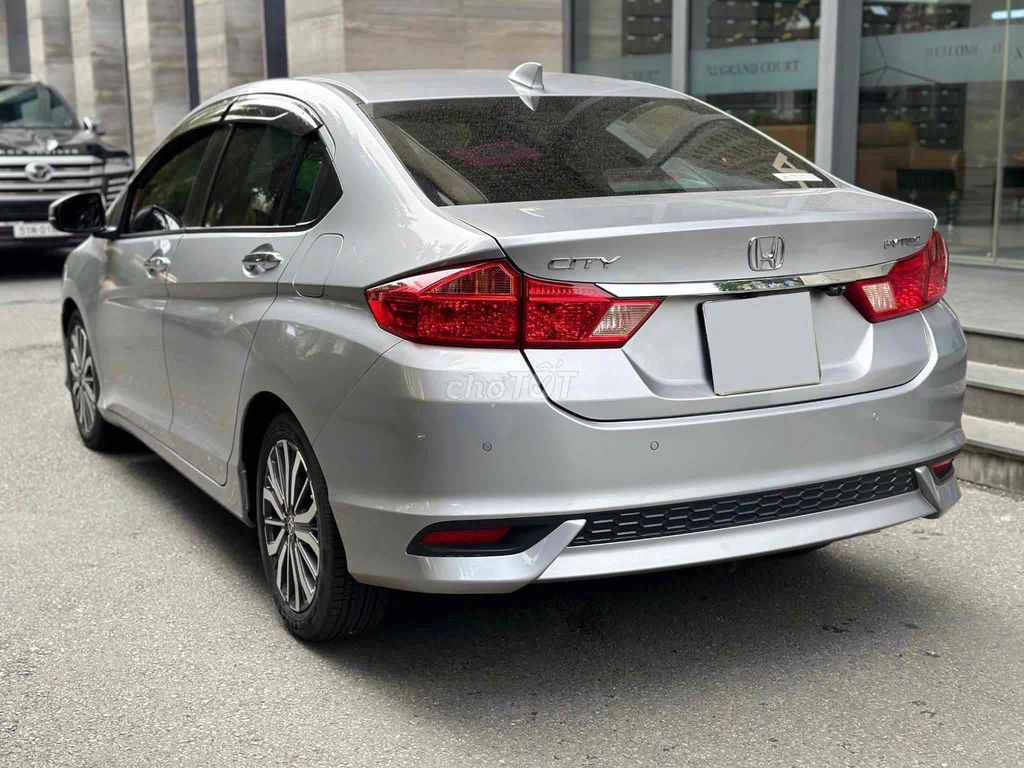 Honda City TOP 2018 55 тыс. км, серебристый