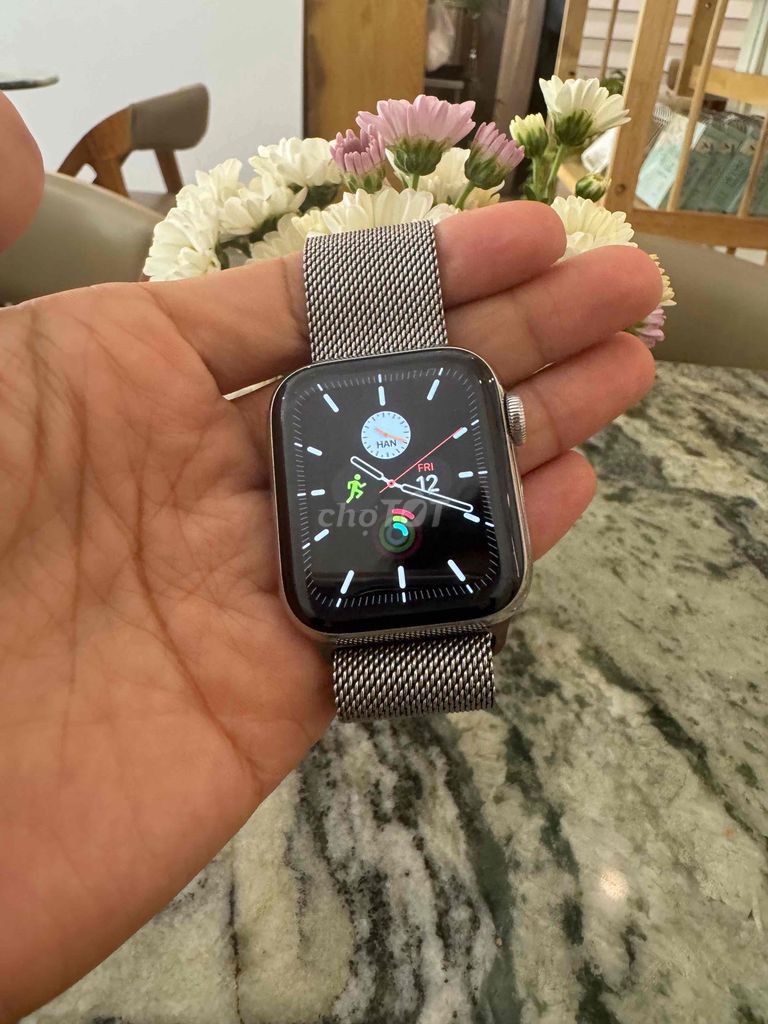 thanh lí đồng hồ Apple Watch 6,6tr so giá mua 21tr