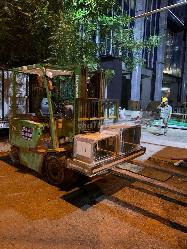 CHO THUÊ XE NÂNG CÓ NGƯỜI LÁI THEO THÁNG Ở HÀ NỘI. Dịch vụ tại Huyện Gia Lâm Hà Nội được đăng bởi Xuân Phương hình 1