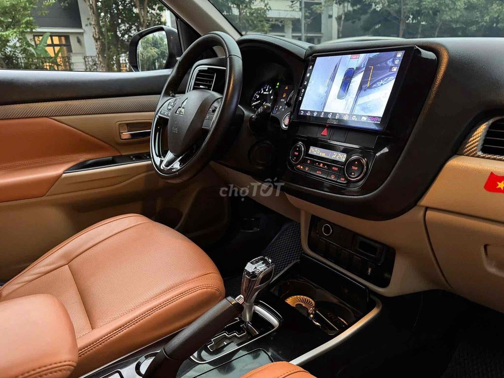 Mitsubishi Outlander 2018 CVT 80000 km. Mua bán Ô tô tại Quận Cầu Giấy Hà Nội được đăng bởi TRUNG HIẾU AUTO hình 13