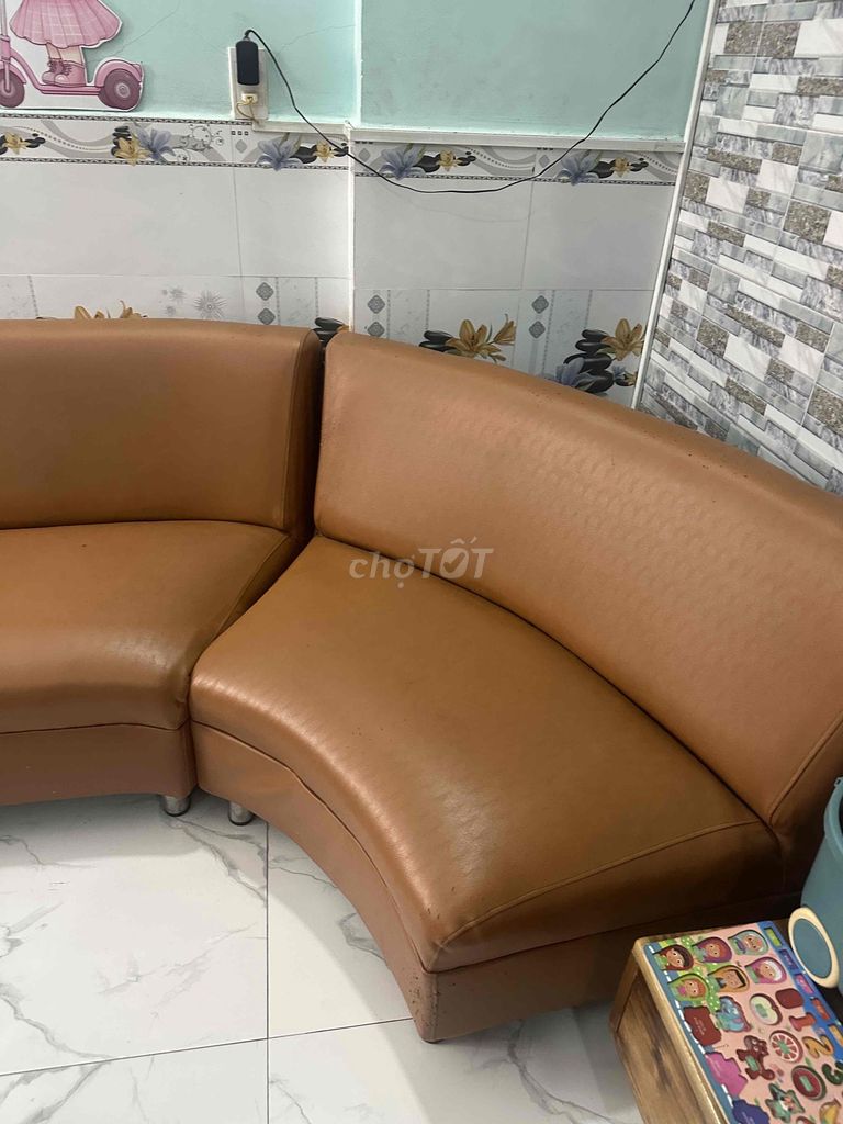 Sofa Da Nâu 3m Đã qua sử dụng. Mua bán Bàn ghế tại Huyện Hóc Môn Tp Hồ Chí Minh được đăng bởi HUNG PHAT LAND hình 1