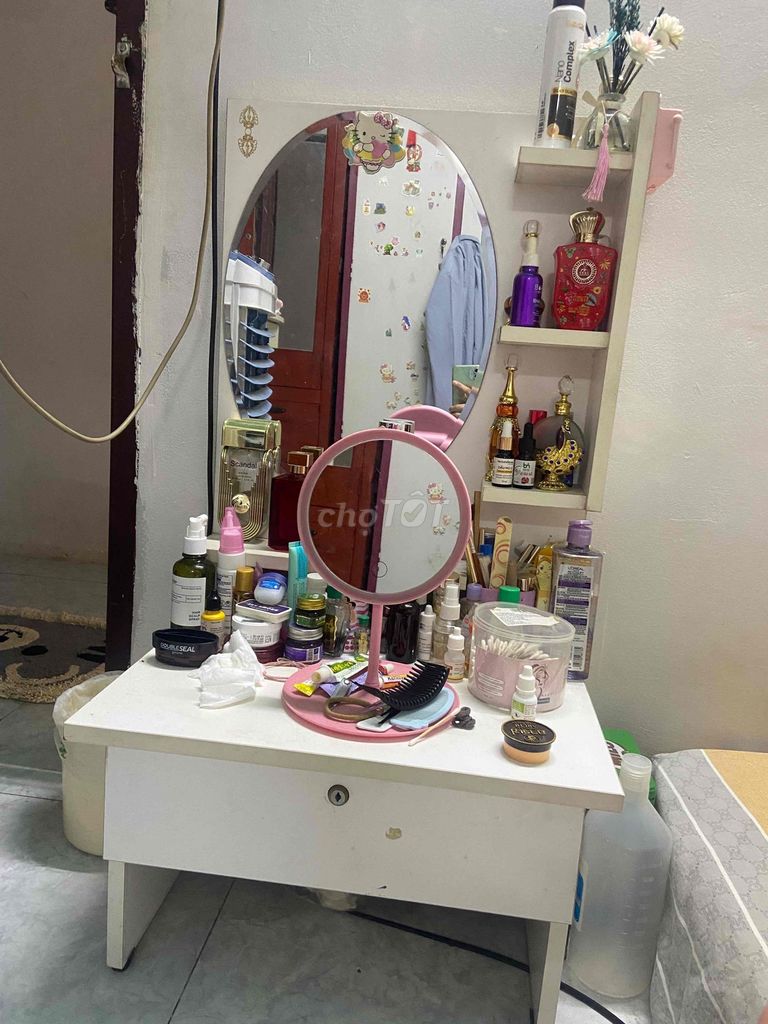Bàn trang điểm Gỗ Trắng Hiện đại Ngăn kéo. Mua bán Bàn ghế tại Thành phố Bà Rịa Bà Rịa - Vũng Tàu được đăng bởi Tâm hình 1