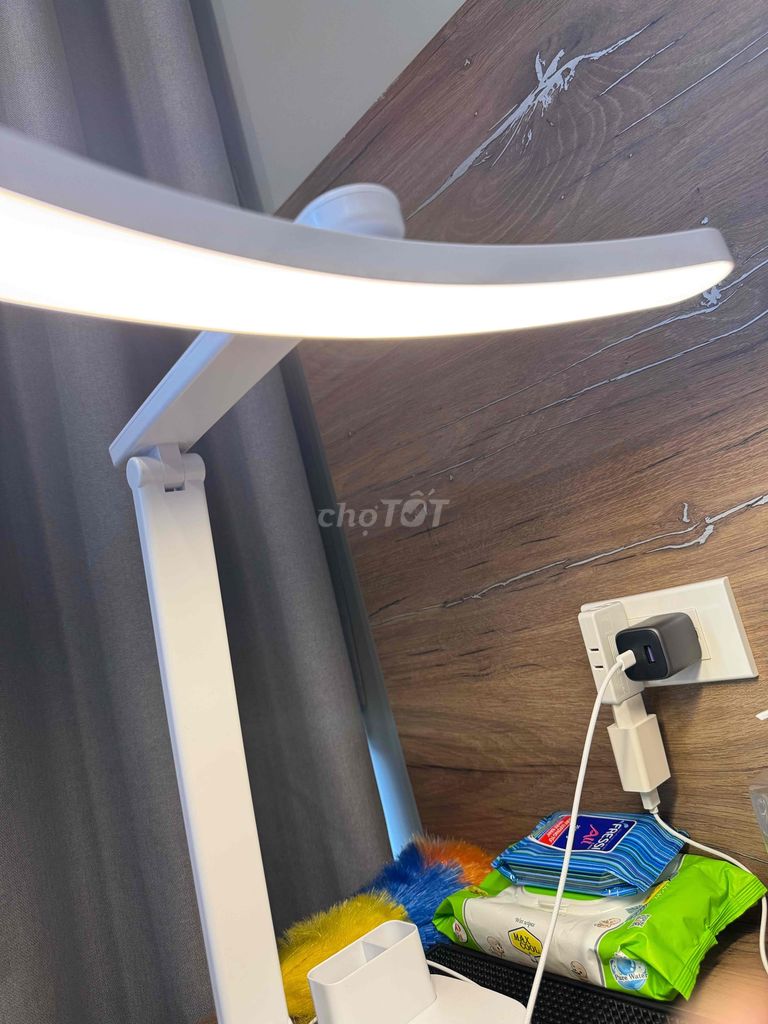 Đèn học chống cận UNIQ SOLAR E7 kiêm đèn ngủ