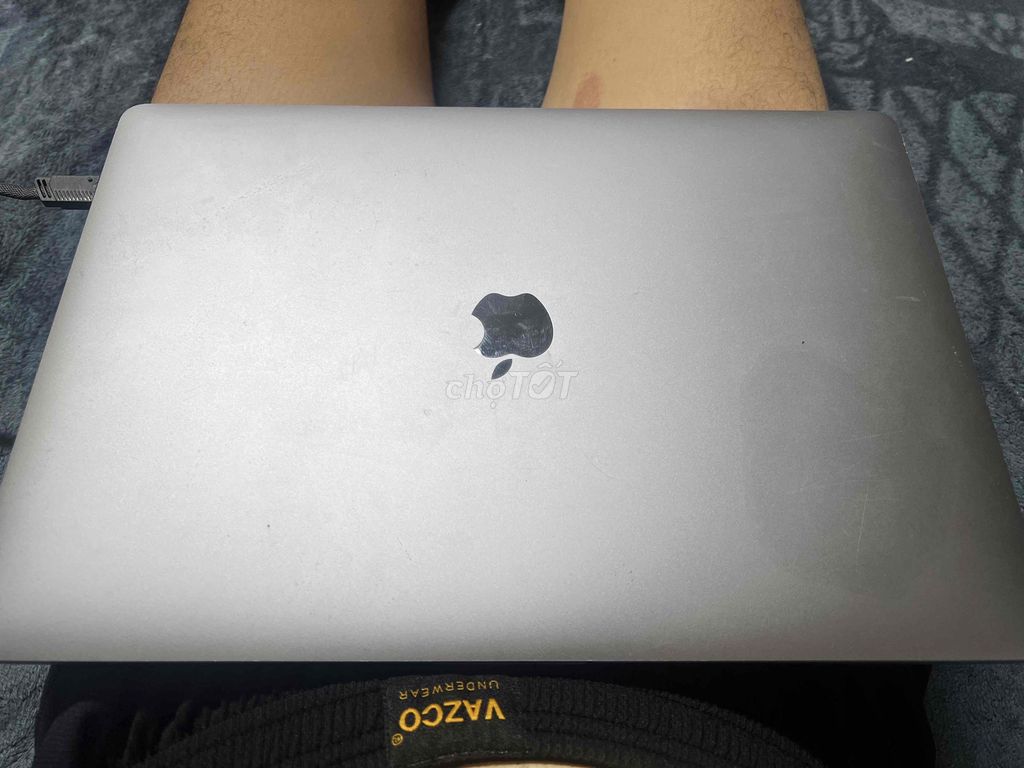 Apple MacBook Pro 2019 i9 16GB/512GB. Mua bán Laptop tại Quận 8 Tp Hồ Chí Minh được đăng bởi THẨM MỸ VIỆN ĐÌNH TUYỂN hình 1