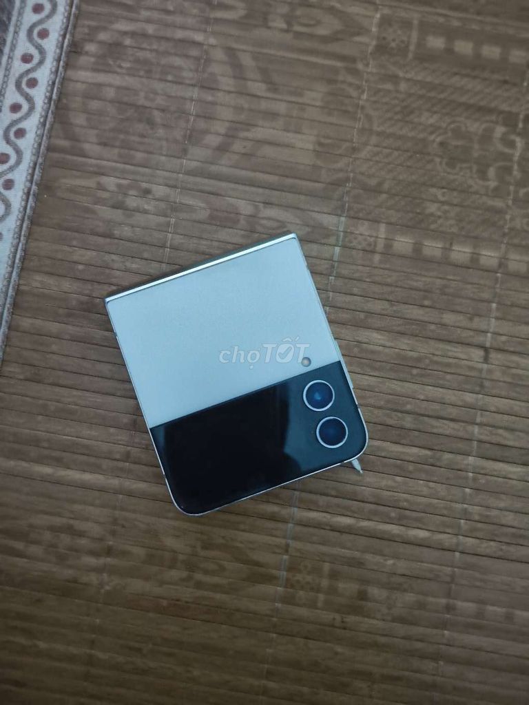 Samsung Z Flip 4 Lỗi màn hình. Mua bán Linh kiện (RAM, Card...) tại Thành phố Thanh Hóa Thanh Hóa được đăng bởi hung taomanh hình 1