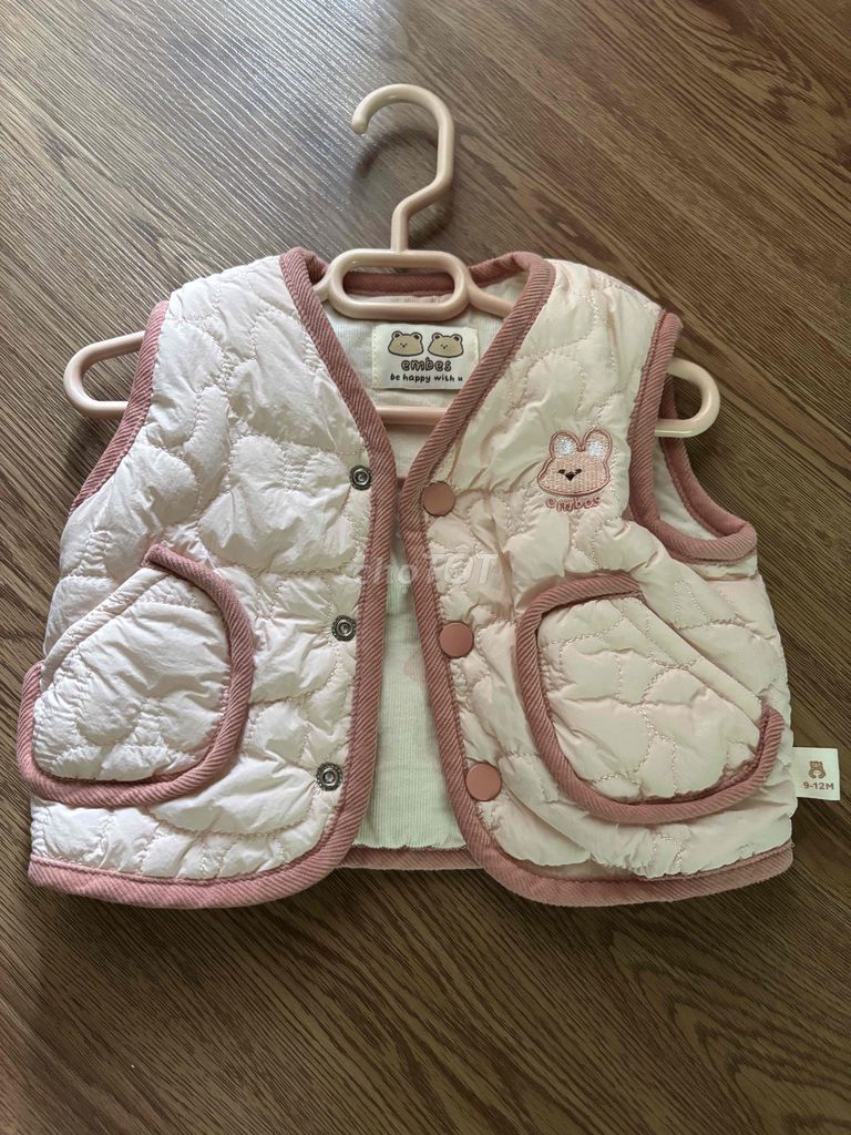 Áo khoác Embes bé gái hồng. Mua bán Mẹ và bé tại Quận 7 Tp Hồ Chí Minh được đăng bởi Quỳnh dọn nhà ăn Tết  hình 1