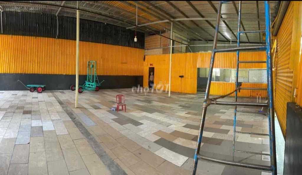 kho xưởng 200m2 Khu cá sấu Hoa cà, Phạm Văn Đồng