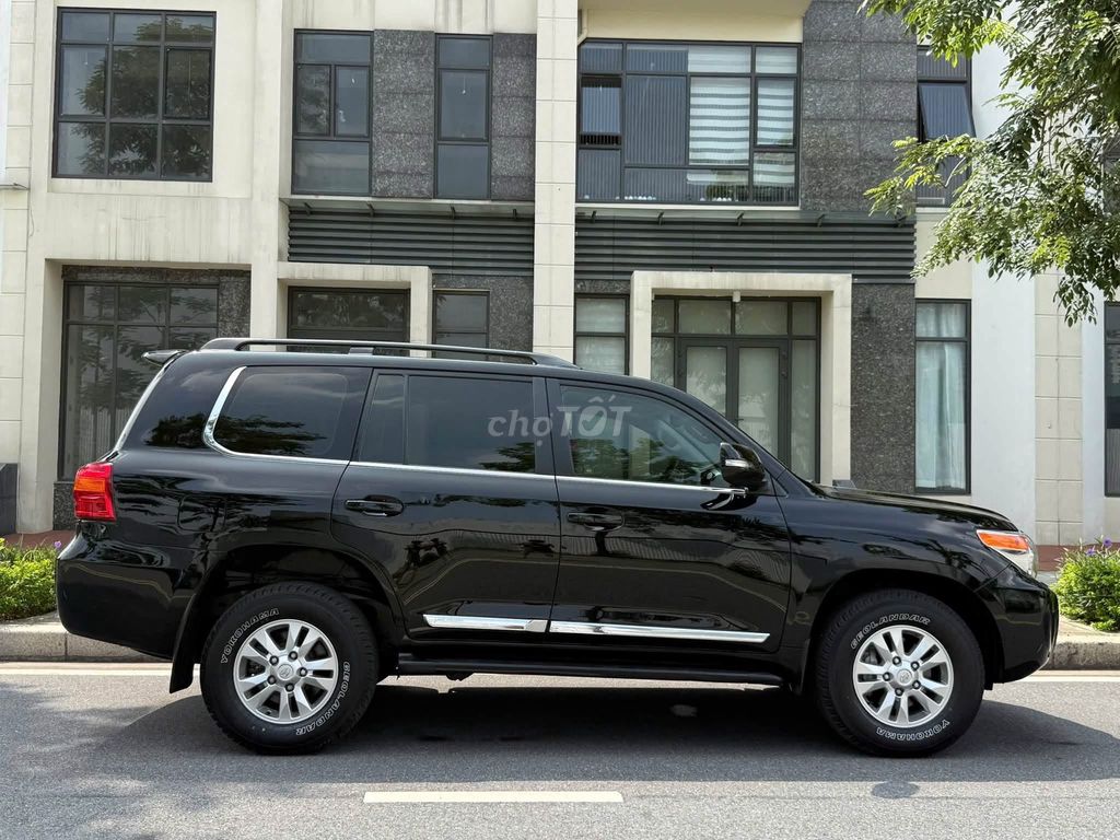 Toyota Land Cruiser 4.6 2015 года
