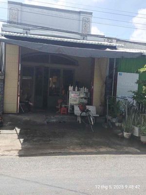 nhà cần bán gấp nằm ngay trung tâm huyện. Mua bán nhà ở tại Huyện Châu Thành Long An được đăng bởi Đoàn Văn Khả