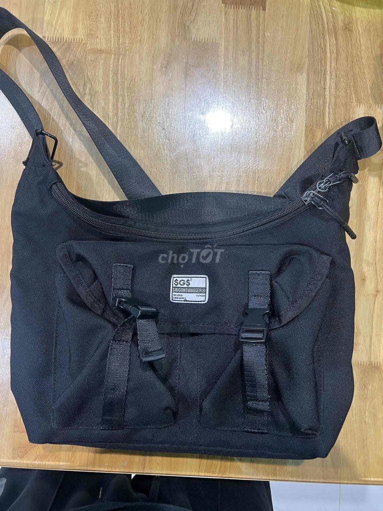 Túi đeo chéo Saigon Swagger Vải Đen chính hãng. Mua bán Túi xách tại Huyện Trảng Bom Đồng Nai được đăng bởi Sáng hình 1