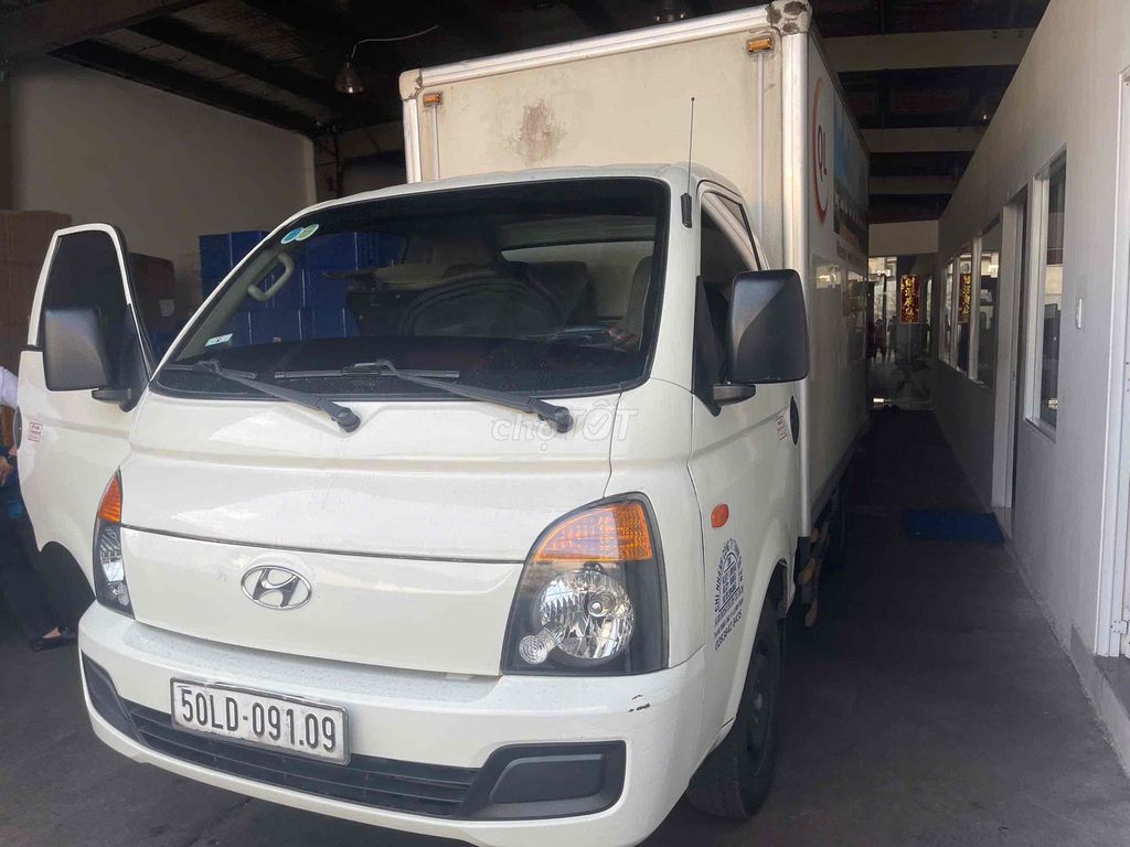 Xe tải Hyundai H100 2016 Thùng Kín 950 kG