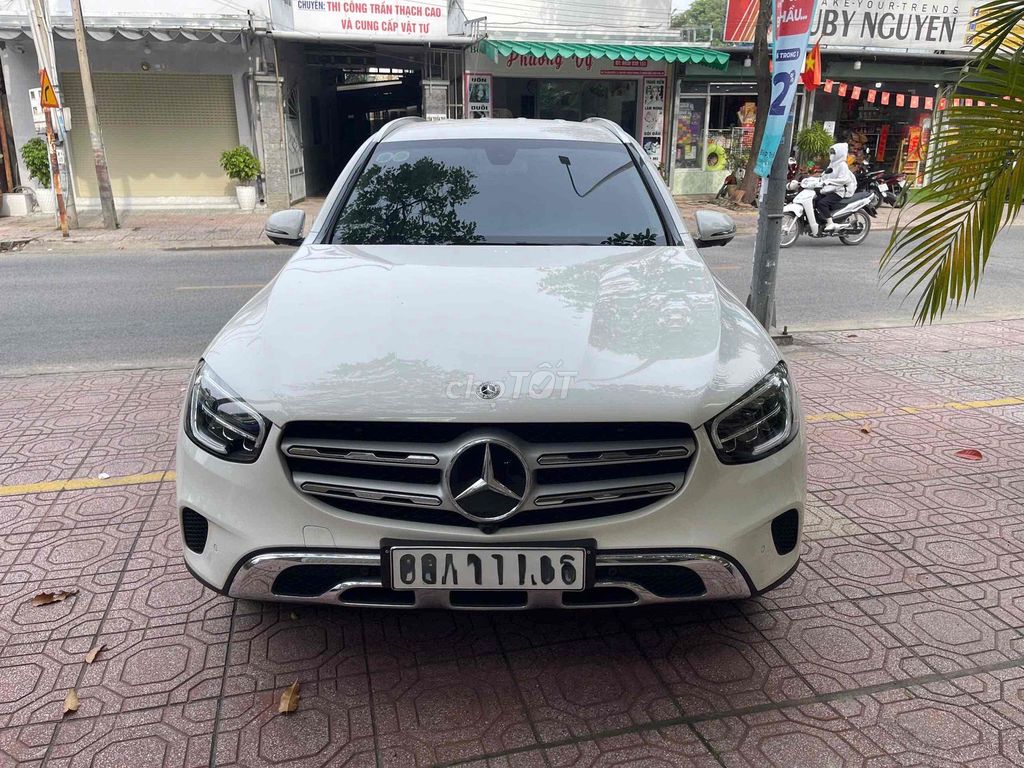 Mercedes-Benz GLC200 4MATIC 2020 Trắng 15.000km. Mua bán Ô tô tại Quận 7 Tp Hồ Chí Minh được đăng bởi Thế Giới Xe Đức Sài Gòn hình 1