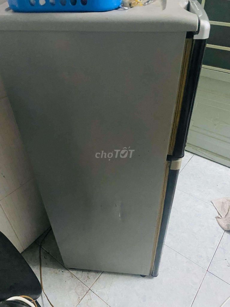 Tủ lạnh Sanyo xám 116L mới 60%