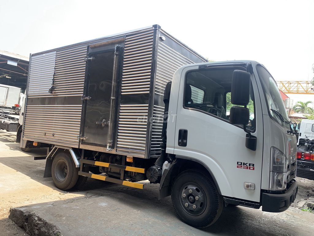 Xe tải Isuzu tải 1.99t và 2.28 tấn sẵn giao