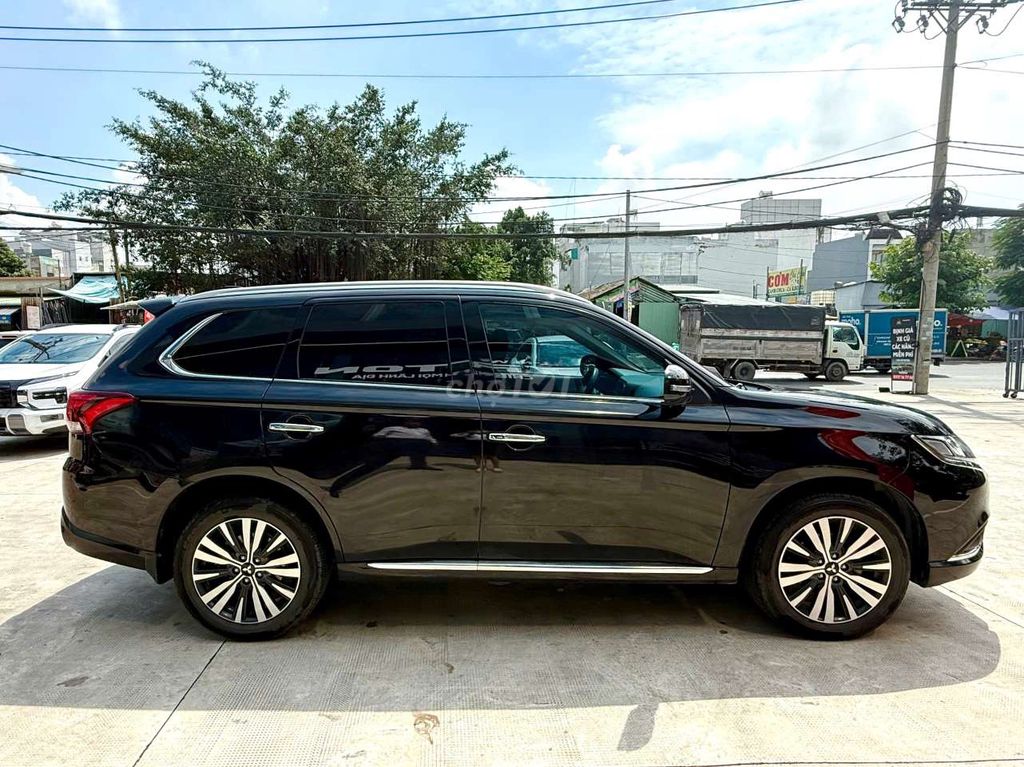 Mitsubishi Outlander CVT 2024 Màu Đen - Odo 16.200. Mua bán Ô tô tại Thành phố Thủ Đức Tp Hồ Chí Minh được đăng bởi Mitsubishi Chính Hãng hình 5