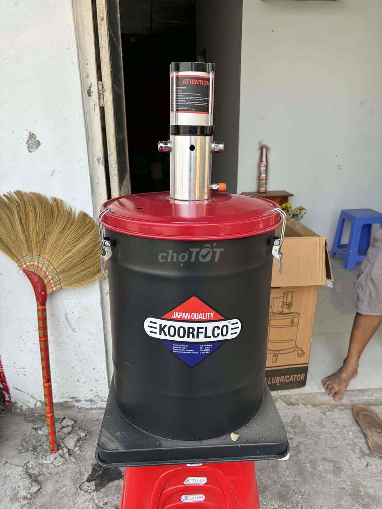 Máy bơm mỡ KOORFLCO Đen Đỏ. Mua bán Đồ chuyên dụng, Giống nuôi trồng tại Huyện Châu Thành Đồng Tháp được đăng bởi Linh Nguyễn hình 1