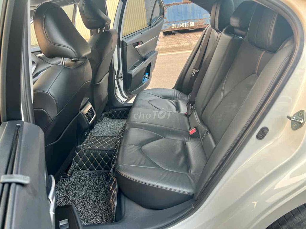 Toyota Camry 2022 2.5 Q - 43000 km. Mua bán Ô tô tại Quận Long Biên Hà Nội được đăng bởi Trang Gala hình 11