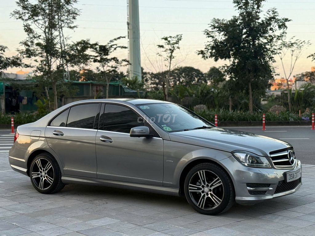 Mercedes C200 Editions 2014 Siêu Đẹp. Mua bán Ô tô tại Quận Thanh Xuân Hà Nội được đăng bởi Nguyễn Tuấn Hoàng hình 5