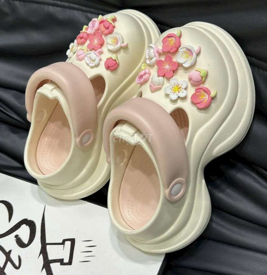 Giày sandal crocs nữ hoa đào