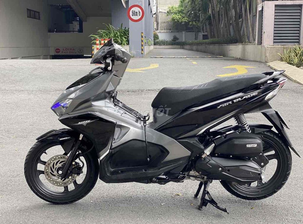 2020 Honda AirBlade 125cc Máy chất , biển Hà Nội. Mua bán Xe máy tại Quận Nam Từ Liêm Hà Nội được đăng bởi Tuong Vu hình 4