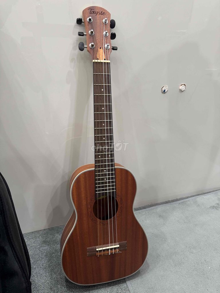 Đàn Guitarlele Like New (sẵn bao da, chân đế, capo