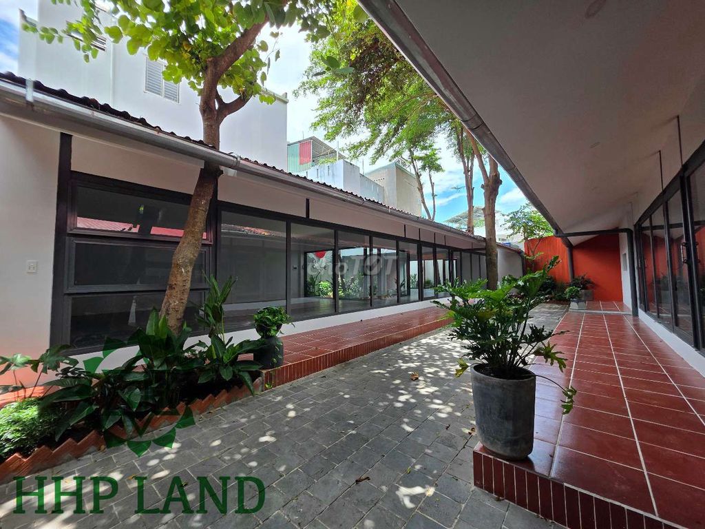 Cho thuê mặt bằng sân vườn gần 400m2 đường Hưng Đạo Vương