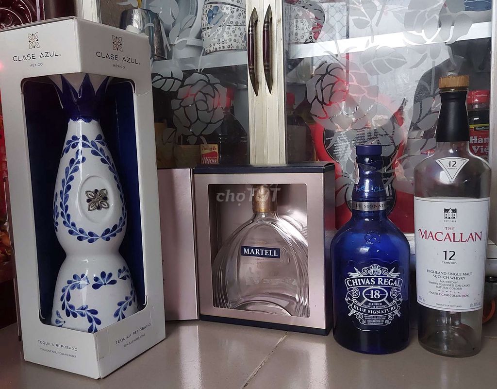 Vỏ chai rượu Martell XO Thủy tinh. Mua bán Đồ sưu tầm, đồ cổ tại Thành phố Thủ Đức Tp Hồ Chí Minh được đăng bởi LCTHANH hình 1